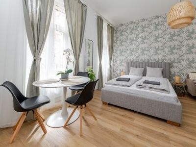 Eladó Lakás, Budapest 6 kerület 4 db MODERN AIRBNB stúdióapartman EGYBEN a Nagymező utcánál!