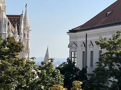 Kiadó téglalakás, albérlet Budapest, I. kerület, Tetőtér