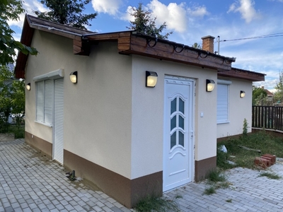 Debreceni teljesen felújított részben bútorozott családi ház eladó