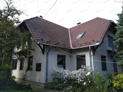 Eladó egy 270 nm-es családi ház Szeged településen, 1 888 nm-es - Szeged, Csongrád-Csanád - Ház