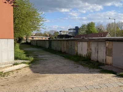 Székesfehérvár,Deák F. Utca . 17m2 vill.órás garázs eladó. - Székesfehérvár, Fejér - Garázs