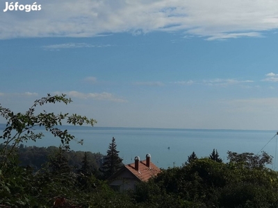 Gyönyörű, széles panorámás, lakóövezeti telek az Öreghegyen