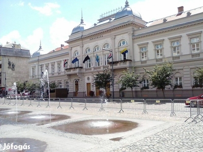 Szolnoki pincerendszert tessék! Kossuth téren a sétáló utcába 357 né