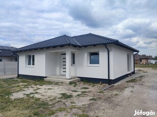 Eladó 110 m2 új építésű családi ház, Koroncó
