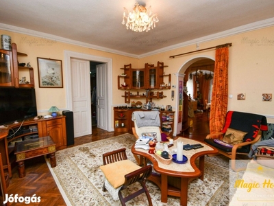 Budapesten XVI. kerületben, egy 173 m2-es, 4 szoba+nappalis ház