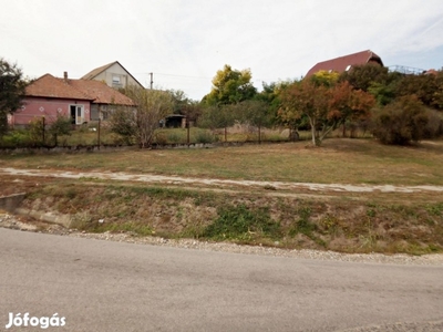 Eladó Iváncsán, Bp.-től 40 km-re lévő ingatlan