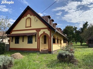 Autentikus parasztház Holládon, festői környezetben