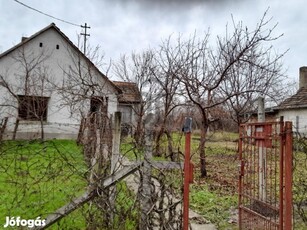 Decsi eladó vegyesfalazatú családi ház