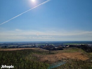 Eladó 851 nm-es telek Pákozd