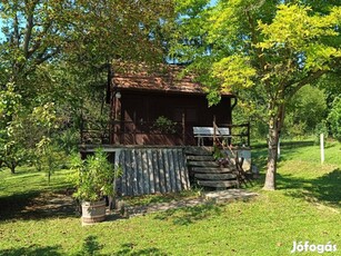 Eladó jánkahegyi zártkerti telek 1185m2, víz, villany, csatorna