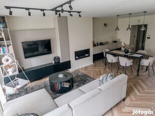 Győr-Révfaluban, az Audis iskolához közel, 100 m2-es minimál stilusú,