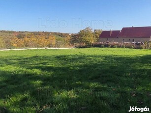 Panorámás telek Balatonendréden!