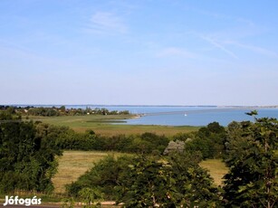 Panorámás telek Csopak és Balatonfüred határán eladó