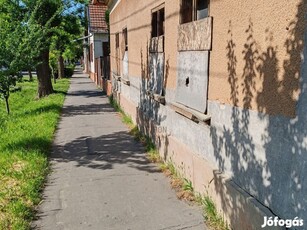 Törökszentmiklóson családiház eladó!