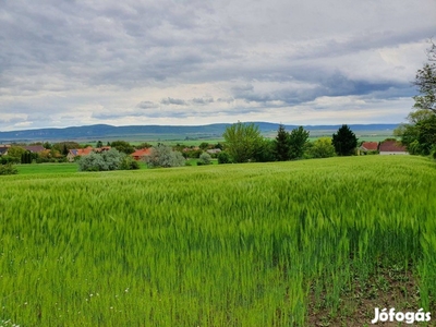 Eladó építési telek Tökön