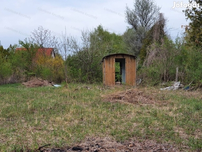 Eladó kereskedelmi, szolgáltató gazdasági terület Balatonfenyvesen.