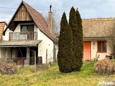 Szekszárdon a Porkoláb völgy közelében, könnyen megközelíthető tanya e