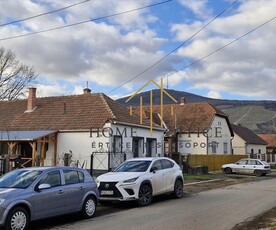 Eladó részlegesen felújított ház - Tokaj