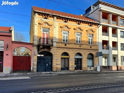 Belvárosi, elsőemeleti. polgári tipusú lakás eladó