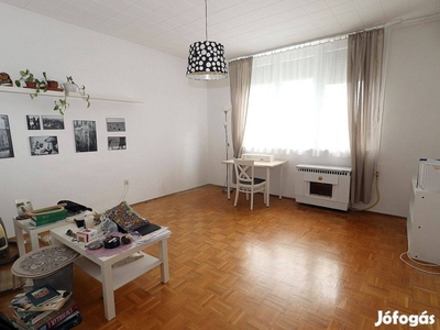 Debreceni Egyetem Főépületének közelében 2+1 szobás lakás eladó