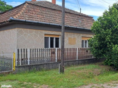 Eladó 2 lakrészes családi ház - Pilis, Pest - Ház