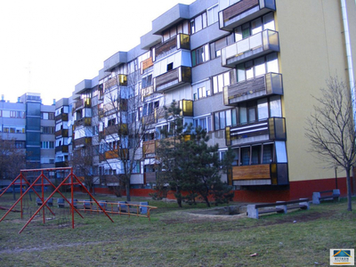 Eladó átlagos állapotú panel lakás - Berettyóújfalu
