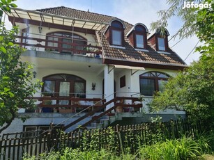 Domoszló, Hunyadi János utca, 158 m2-es, családi ház, 5 szobás