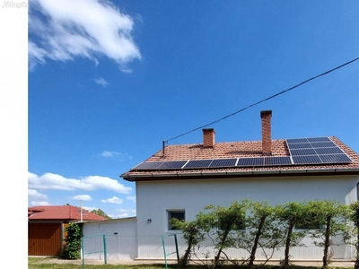 Cserkeszőlő Gyógyhelyen modern zöld kétszintes napelem rendszerrel - Cserkeszőlő, Jász-Nagykun-Szolnok - Ház