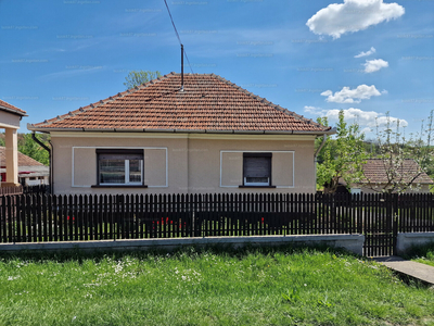 Eladó családi ház - Hangács, Szabadság út 19.