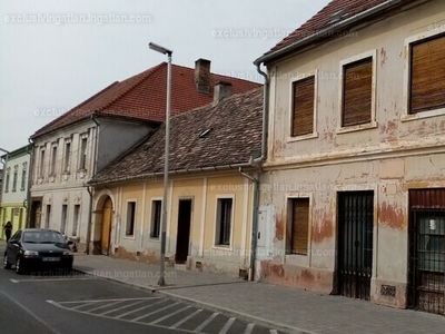 Eladó családi ház - Pápa, Korvin utca 11.