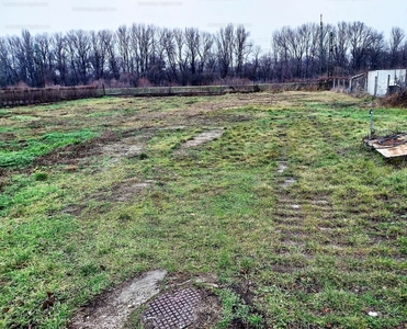 Eladó lakóövezeti telek - Komárom, Szőny