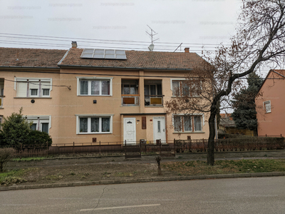 Eladó tégla lakás - Csongrád, Hársfa utca