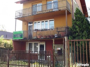 Dunavarsány, Vasút sorról nyíló, 180 m2-es, 3 generációs, családi ház