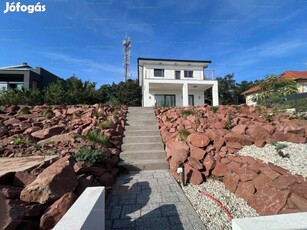 Eladó új építésű gyönyörű panorámás családi ház Balatonalmádi