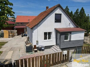 Érd, Dombosváros, 360 m2-es telken, 65 m2-es, 2 szobás családi ház