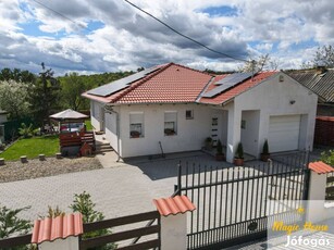 Érden 836 m2-es telken 133 m2-es, 3 szoba + nappalis családi ház