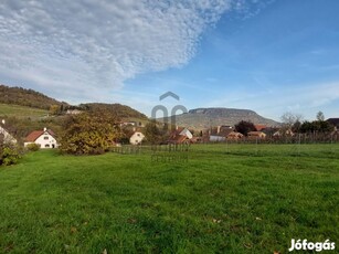 Várra és a Badacsonyra panorámás építési terület Szigligeten