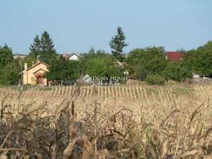 Eladó telek Baracska