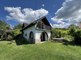 Eladó átlagos állapotú nyaraló - Balatonszárszó