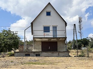 Eladó átlagos állapotú nyaraló - Pákozd