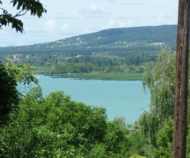 Eladó átlagos állapotú nyaraló - Tihany