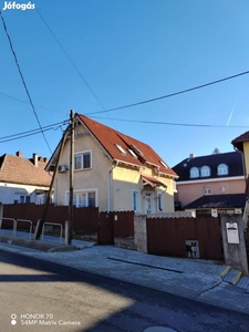 Eladó Árpádföldön 100 m2-es ház 540 m2-es telekkel, két garázzsal - XVI. kerület, Budapest - Ház