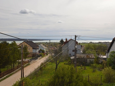 Rálátással a Balatonra csendes helyen 3 szobás lakóház eladó - Balatonalmádi, Veszprém - Ház