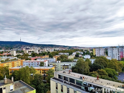 Örök panorámás dupla erkélyes lakás eladó.