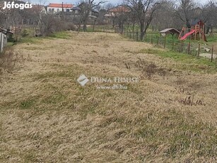 700 nm-es telek eladó Nadap