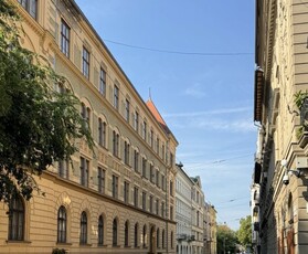 Eladó téglalakásBudapest, VI. kerület