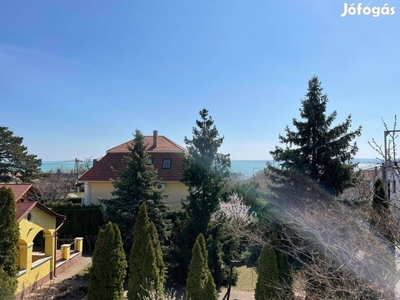 Balatoni panorámás, 3 szintes Villa Füred belvárosában!