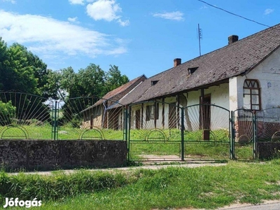 Parasztház,Balatontól 35 kmre eladó