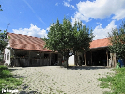 Eladó panorámás családi ház a Balatontól 30 km-re Zalaszentgróton