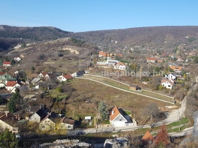 Eladó telek Budaörs